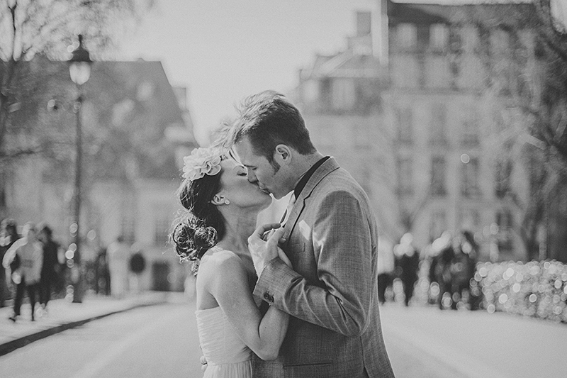 kiss in paris, paris photographer, Saint Michel photographs, paris photographs, 