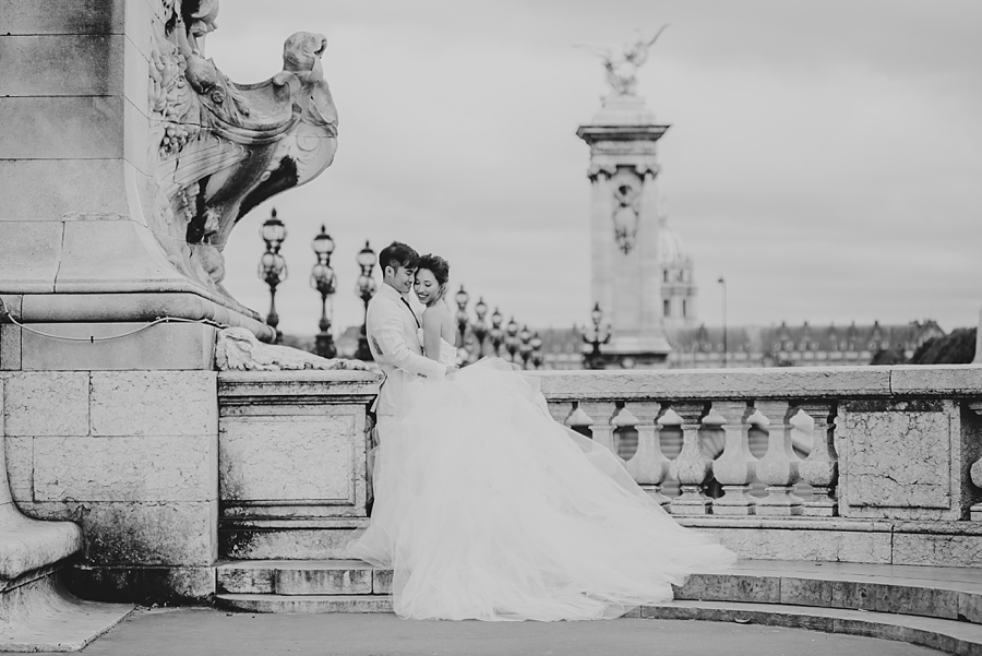 Pre wedding Photographer paris, Pre wedding photography in france, Paris portraits, wedding dress paris, marchesa fashion, pont alexandre, melissa koh, Singapore fashion Blogger, 