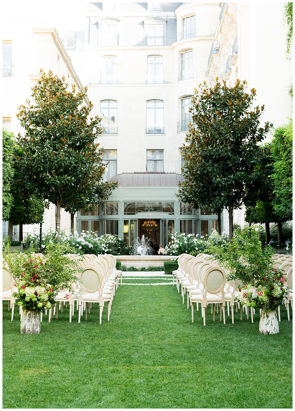 Photography of a luxurious paris wedding at the ritz hotel