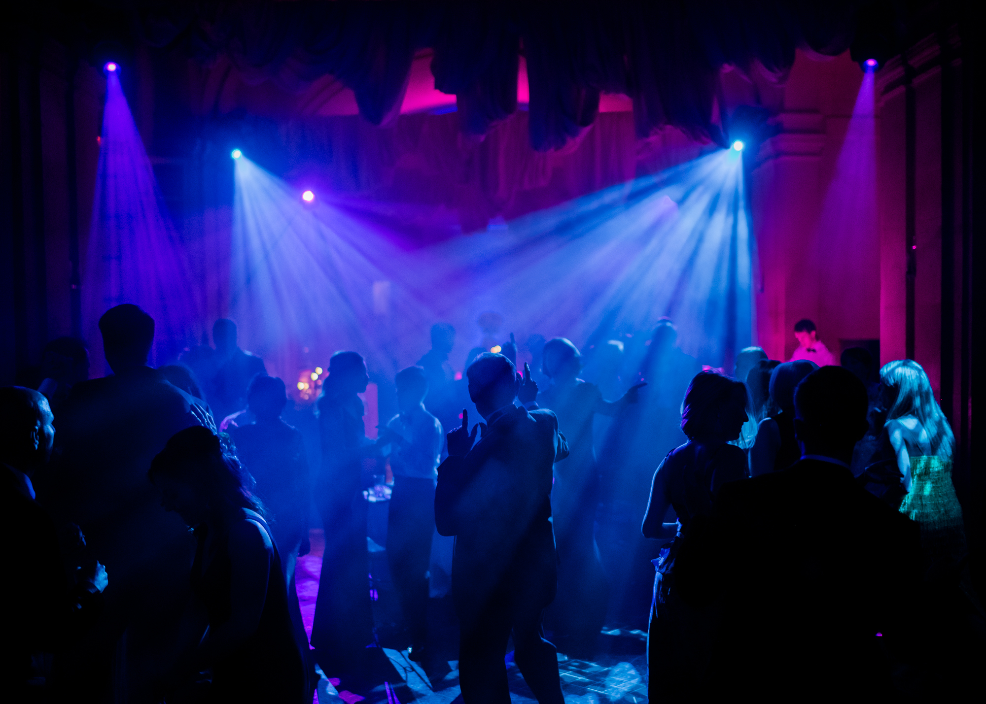 wedding lighting, How to consider light at your wedding, first dance, First dance lighting