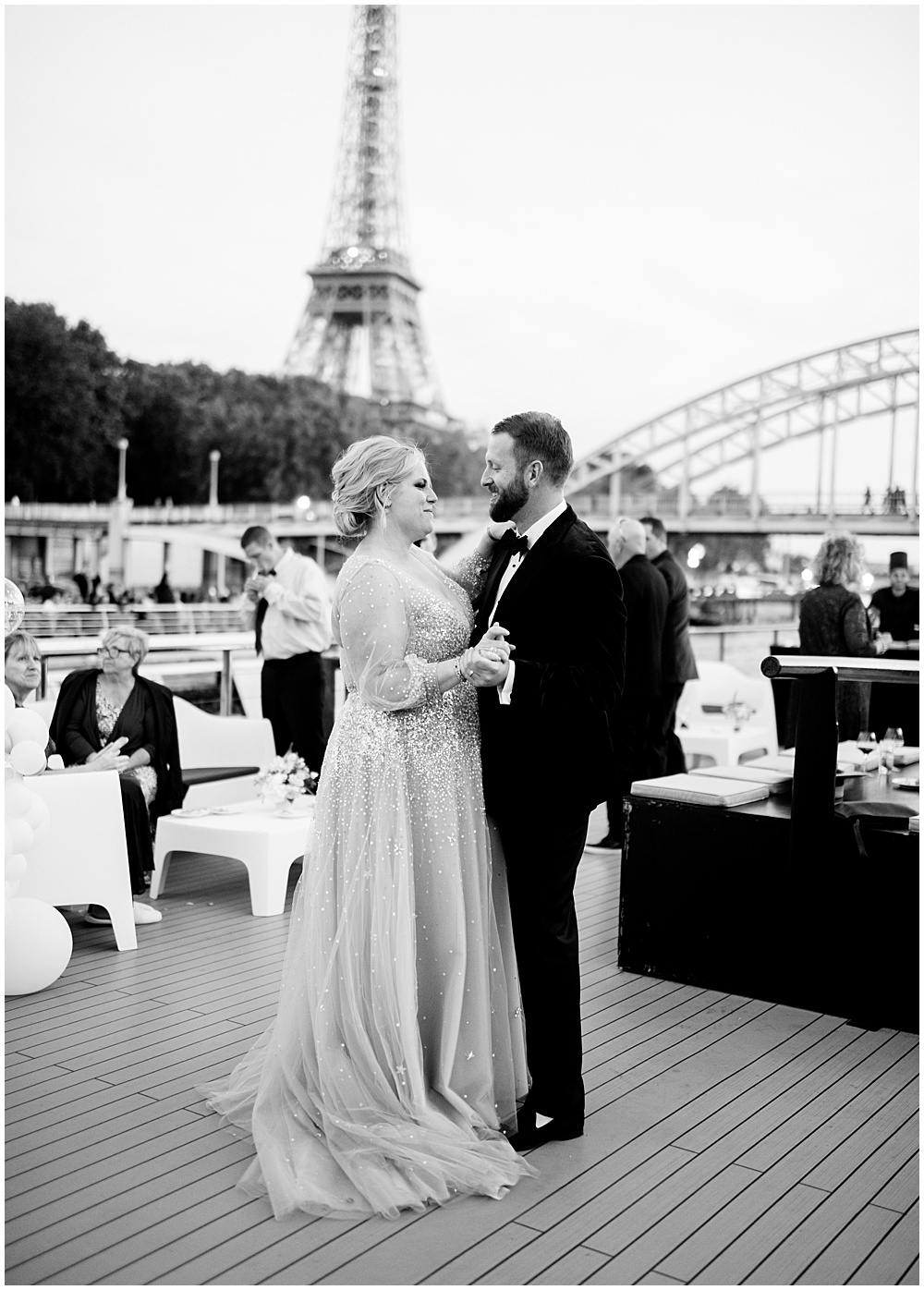 Boat weddings, Paris wedding Photographer, destination photographer