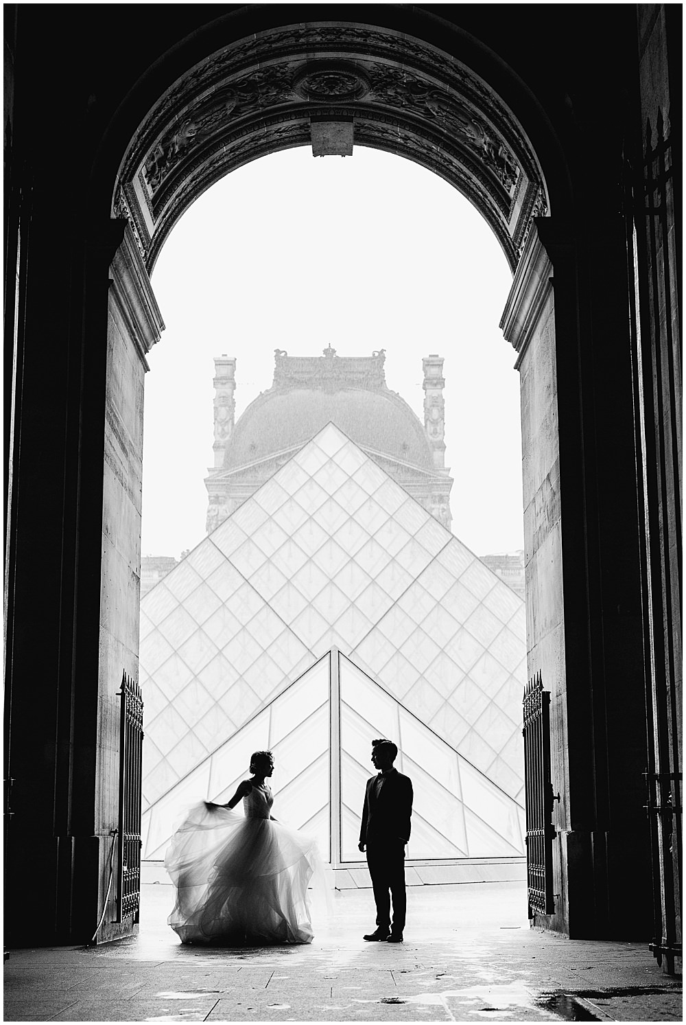 Top 10 Paris Wedding Photography Locations, The Louvre, Paris wedding photographer, 