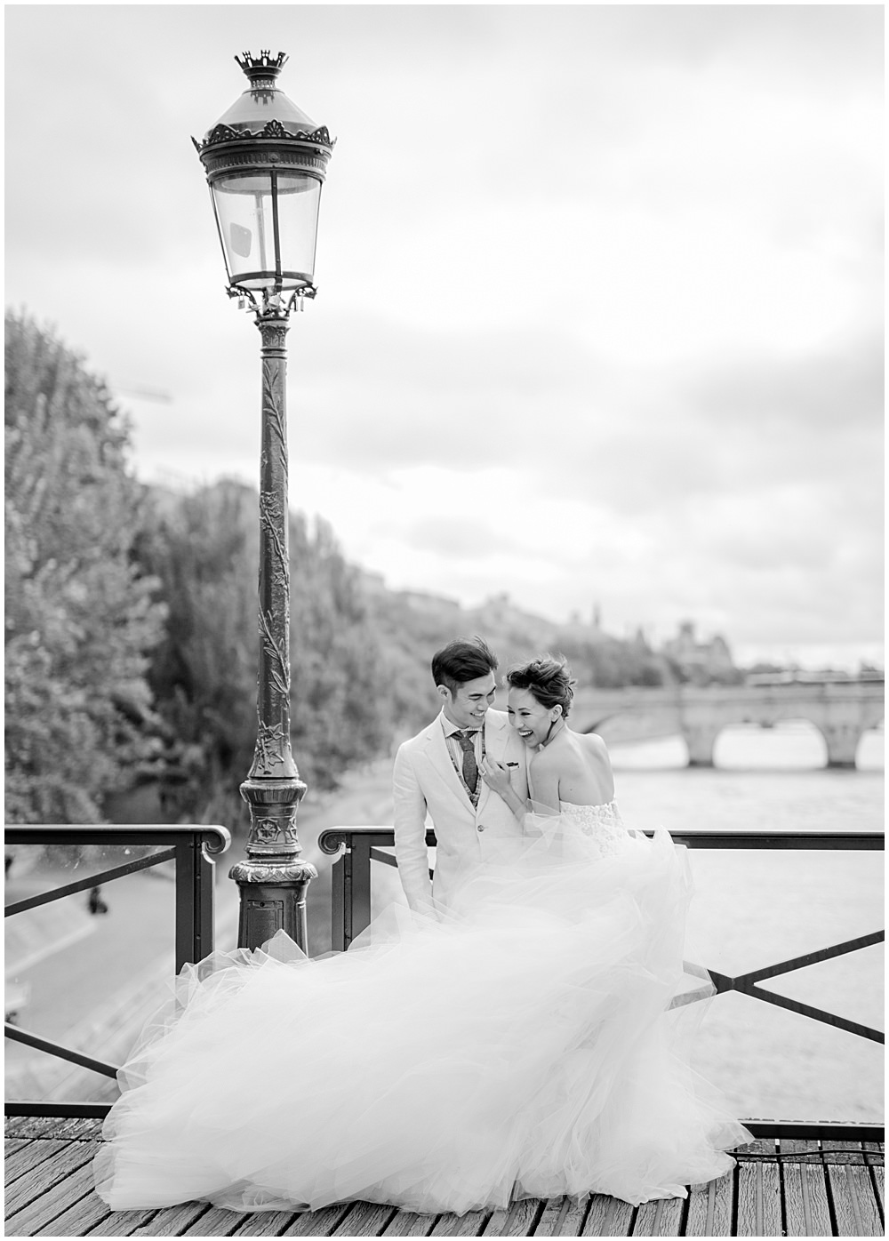 Top 10 Paris Wedding Photography Locations, Pont des Arts, paris wedding photographer, 