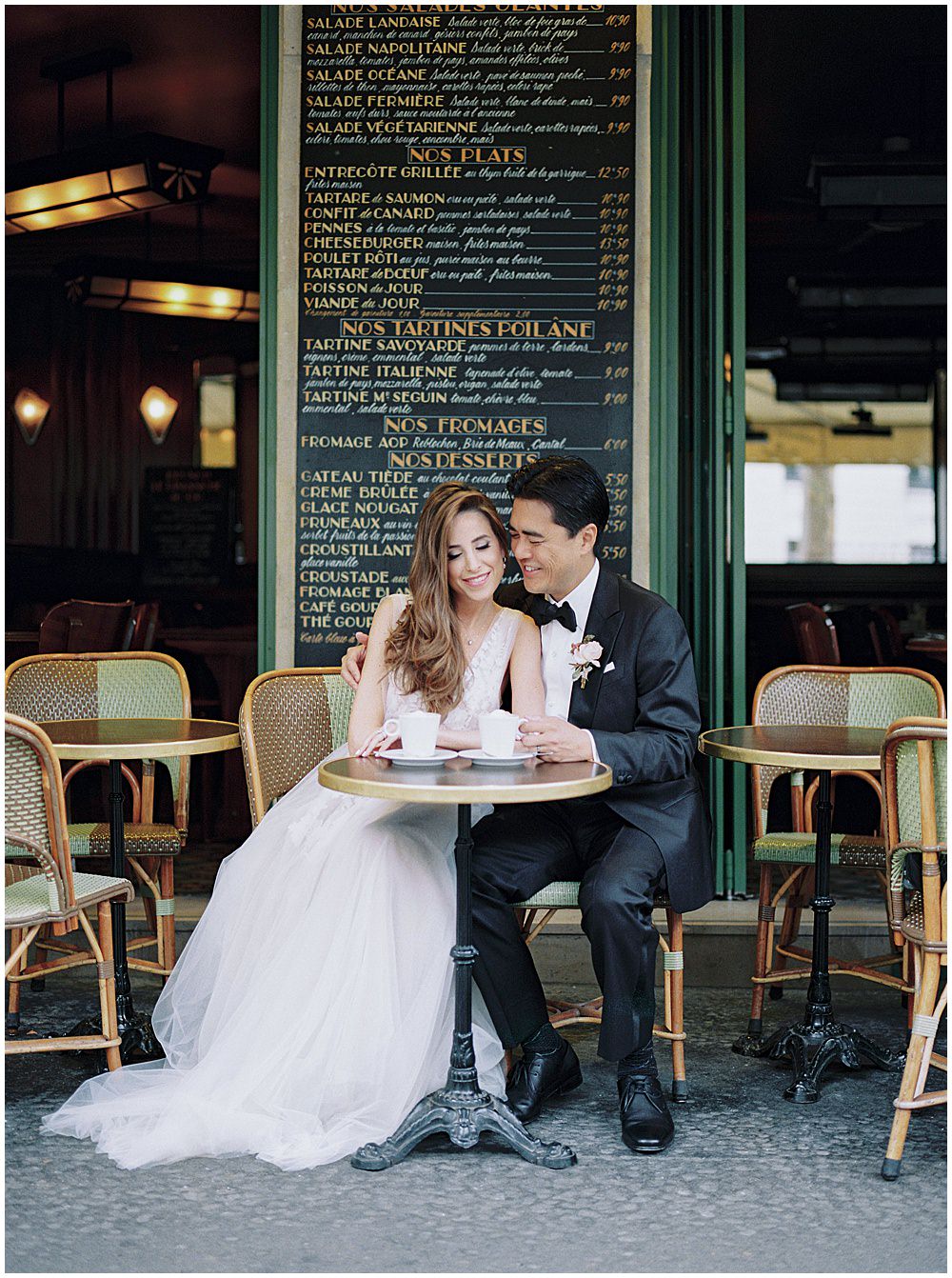 Top 10 Paris Wedding Photography Locations, Paris cafe wedding photograph, Paris cafe couples photoshoot, Paris cafe, Paris wedding photographer