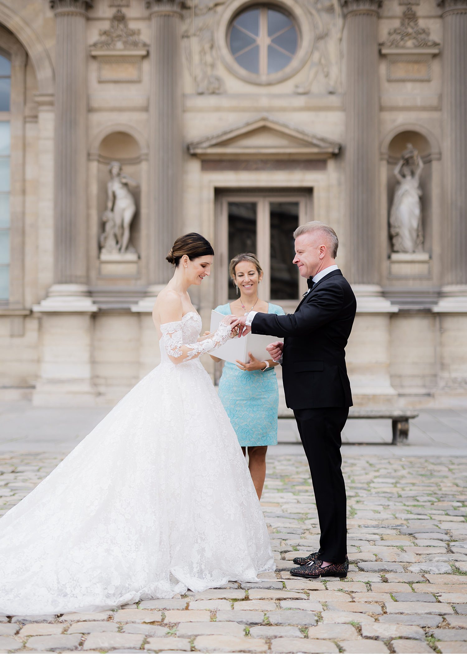 Elopement ceremony in Paris, Ceremony at the Louvre, Get married in Paris, Elope to Paris, celebrant in France, officiant in Paris