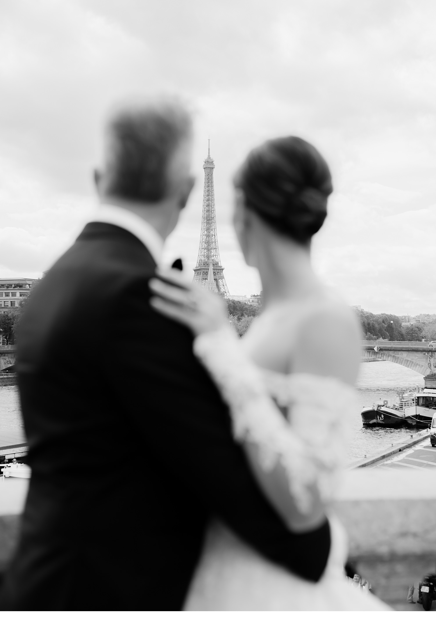 Bride and Groom Portraits at the Eiffel Tower, Pont Alexandre portraits, Paris elopement, Paris Photographer