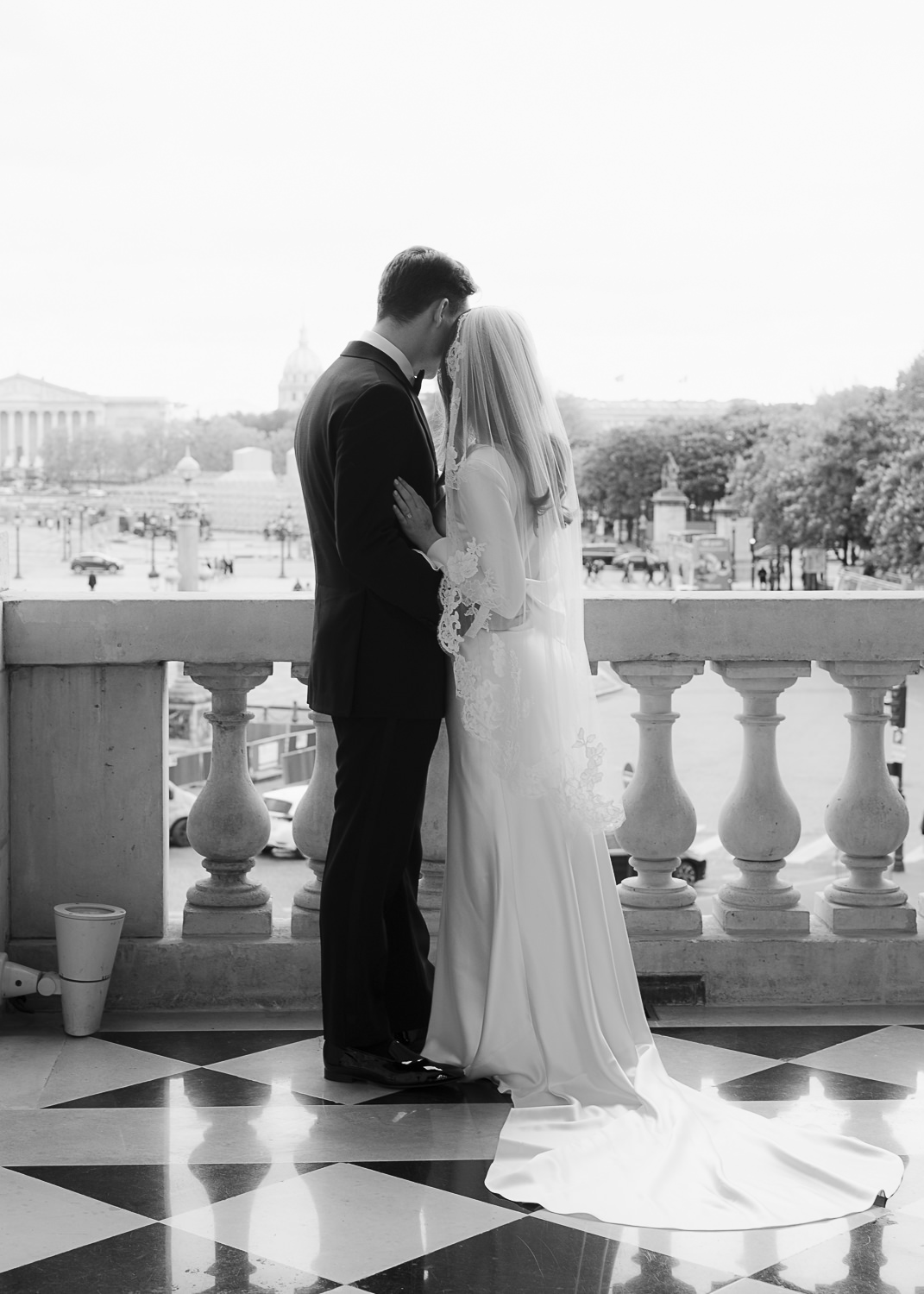 Intimate Wedding at Hotel de Crillon, Paris wedding Venue, Paris Wedding, Paris wedding Photographer, Intimate wedding Paris, small wedding paris,