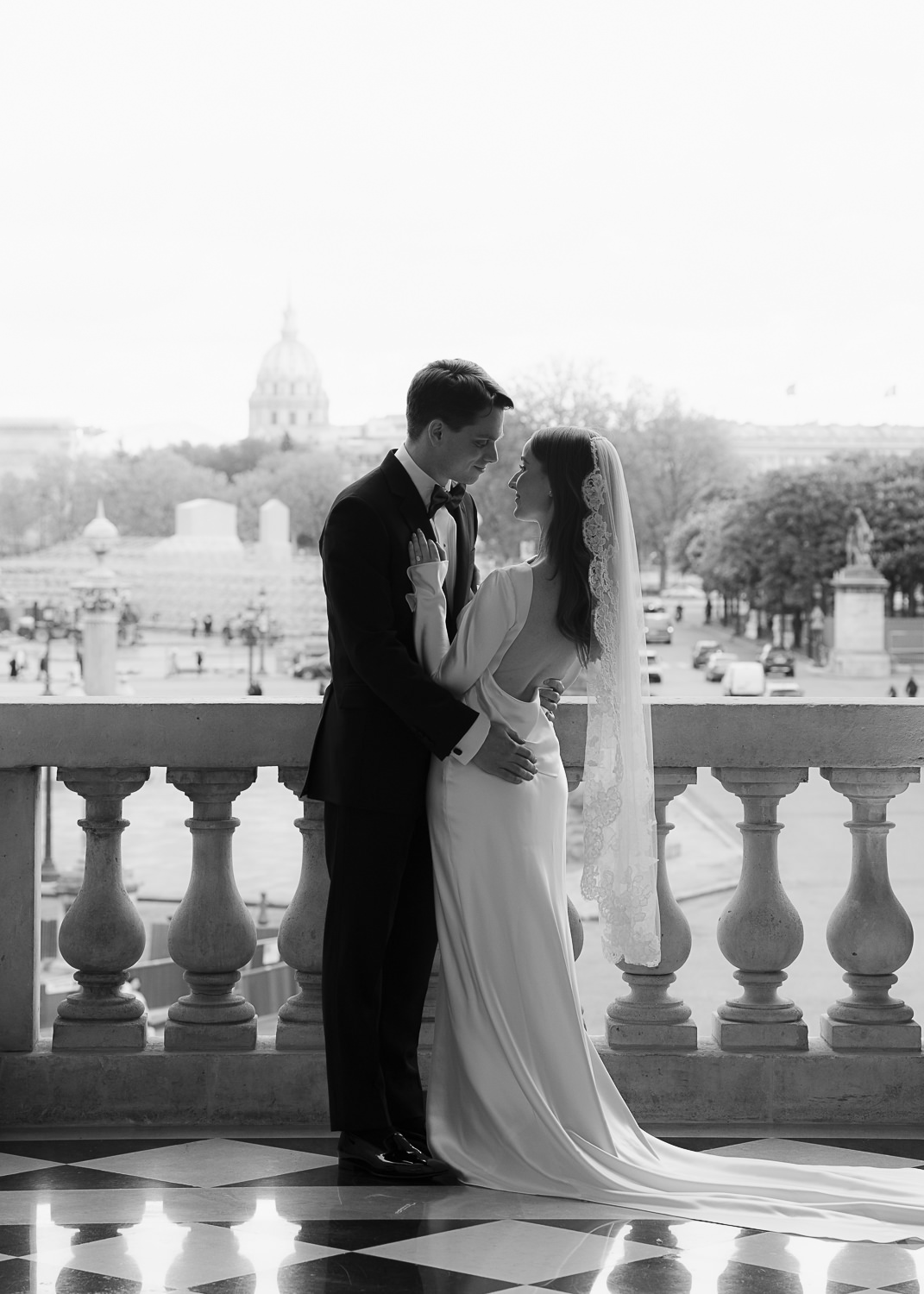 Intimate Wedding at Hotel de Crillon, Paris wedding Venue, Paris Wedding, Paris wedding Photographer, Intimate wedding Paris, small wedding paris,