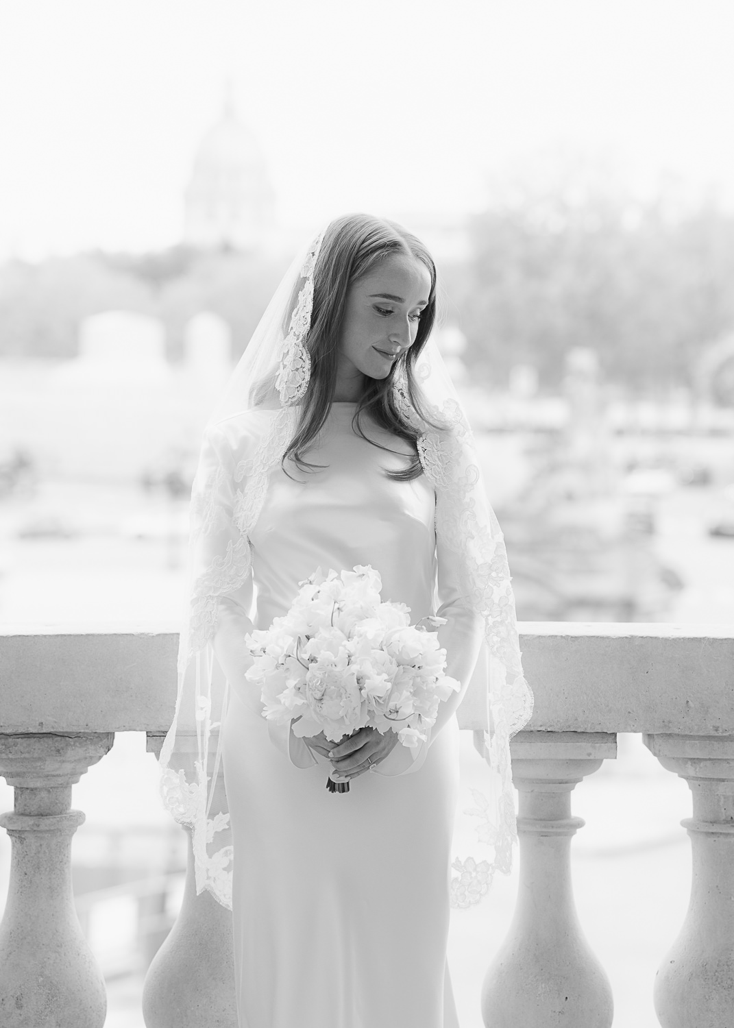 Intimate Wedding at Hotel de Crillon, Paris wedding Venue, Paris Wedding, Paris wedding Photographer, Intimate wedding Paris, small wedding paris,