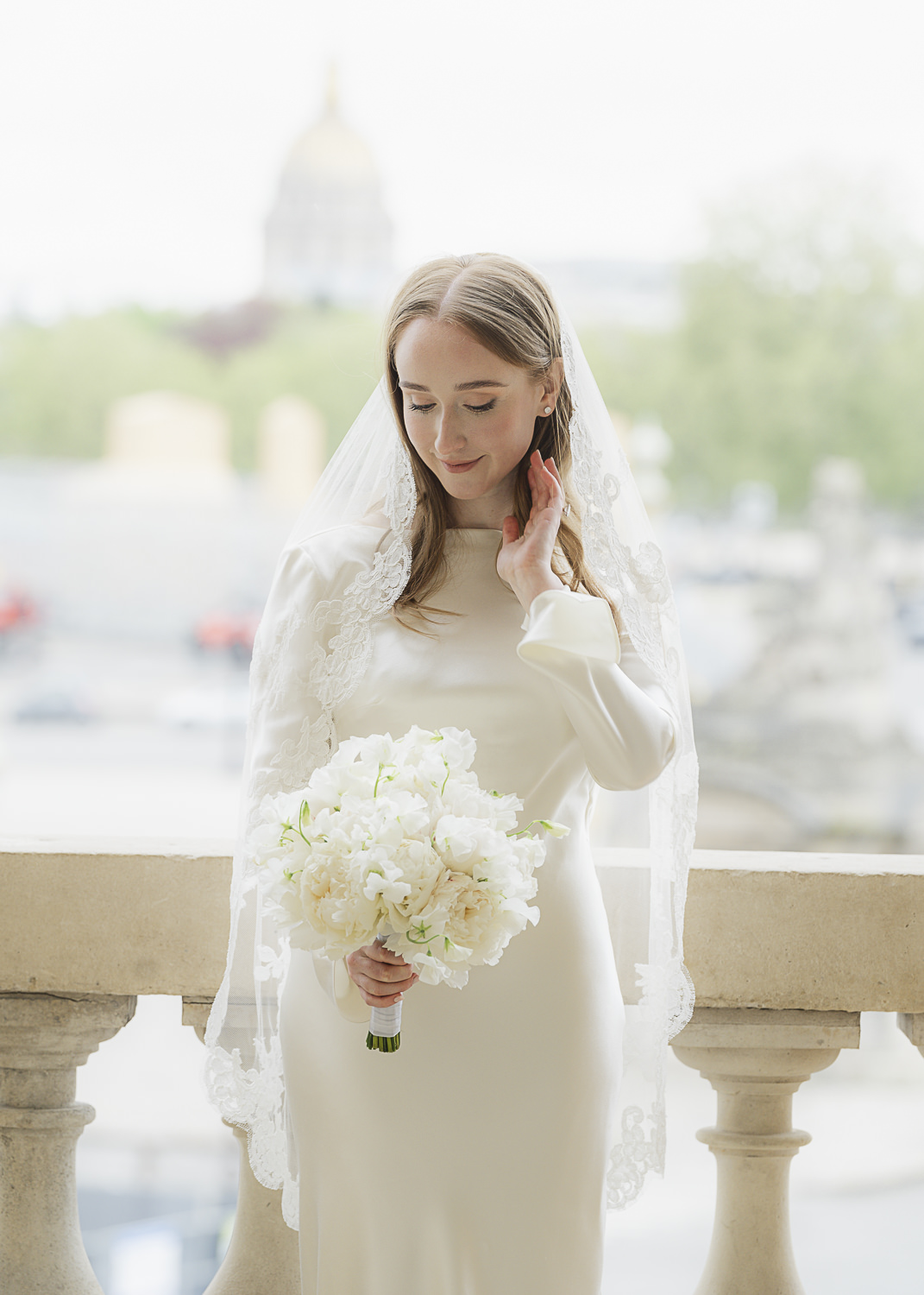 Intimate Wedding at Hotel de Crillon, Paris wedding Venue, Paris Wedding, Paris wedding Photographer, Intimate wedding Paris, small wedding paris,