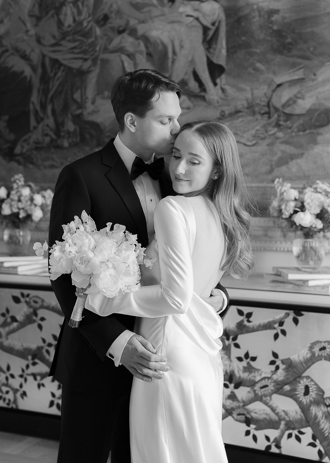 Intimate Wedding at Hotel de Crillon, Paris wedding Venue, Paris Wedding, Paris wedding Photographer, Intimate wedding Paris, small wedding paris,