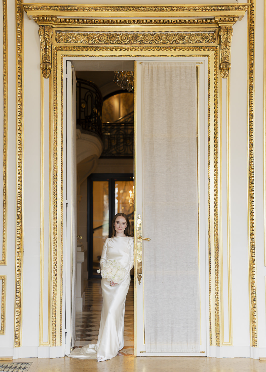 Intimate Wedding at Hotel de Crillon, Paris wedding Venue, Paris Wedding, Paris wedding Photographer, Intimate wedding Paris, small wedding paris,