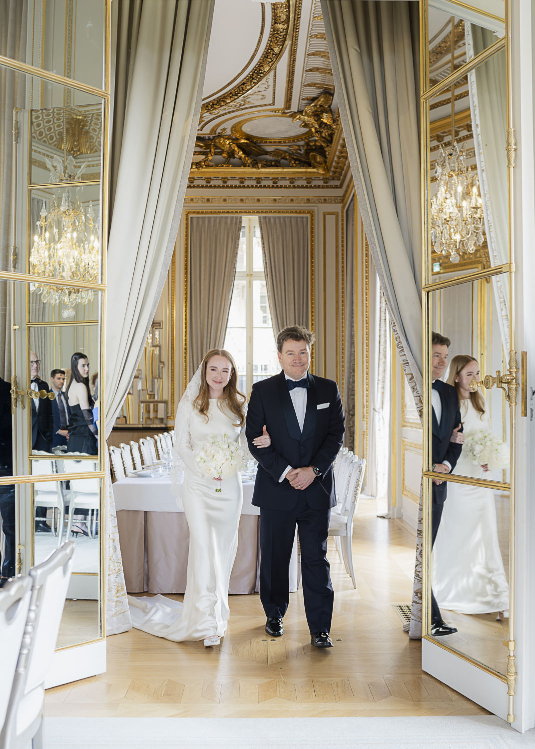 Intimate Wedding at Hotel de Crillon, Paris wedding Venue, Paris Wedding, Paris wedding Photographer, Intimate wedding Paris, small wedding paris,