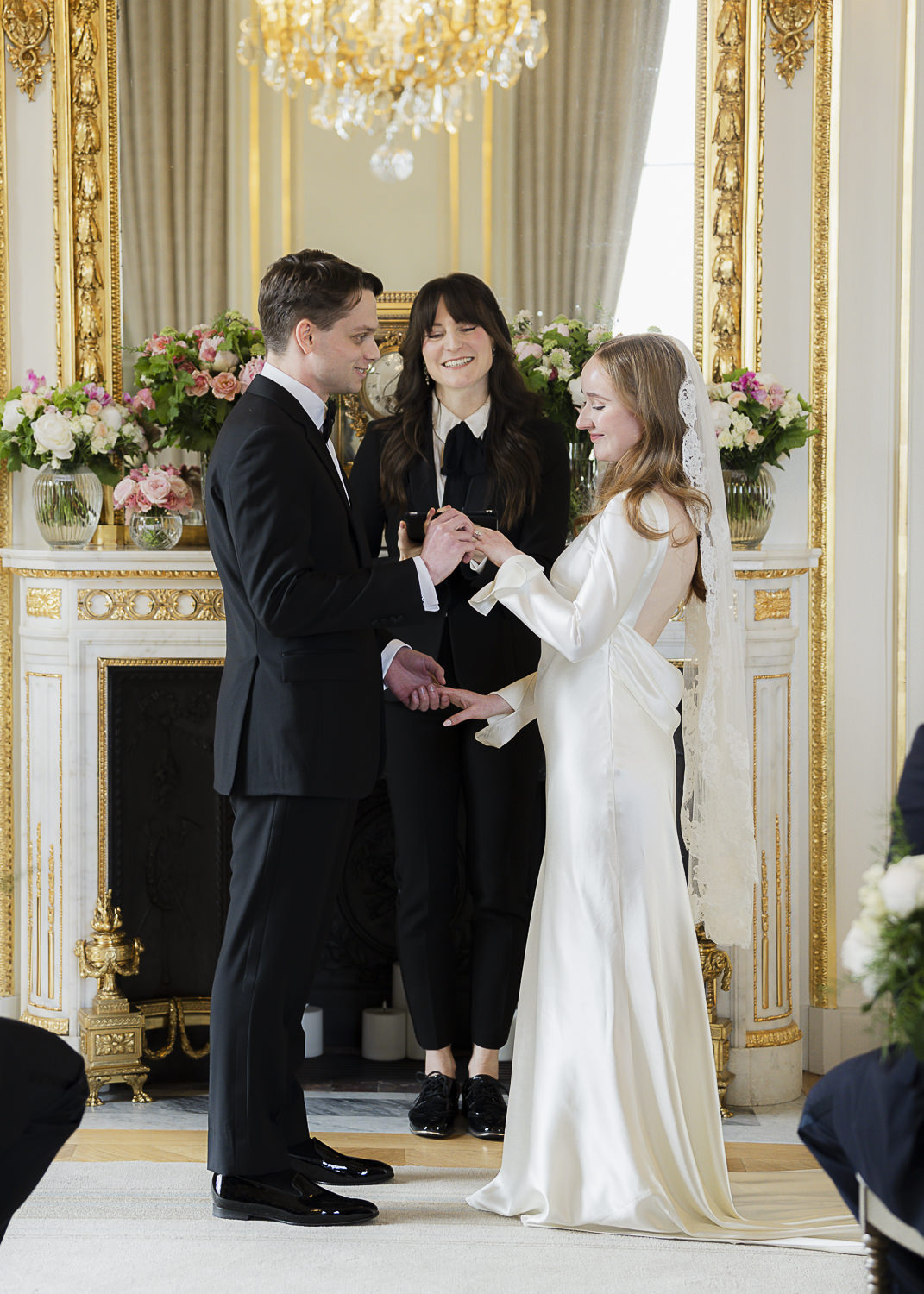 Intimate Wedding at Hotel de Crillon, Paris wedding Venue, Paris Wedding, Paris wedding Photographer, Intimate wedding Paris, small wedding paris,