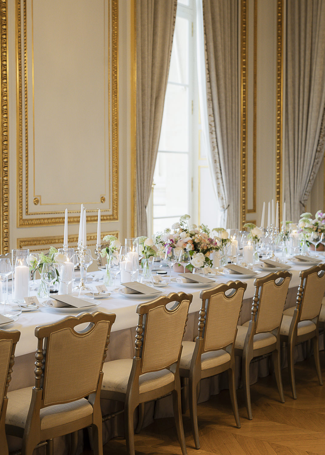 Intimate Wedding at Hotel de Crillon, Paris wedding Venue, Paris Wedding, Paris wedding Photographer, Intimate wedding Paris, small wedding paris,