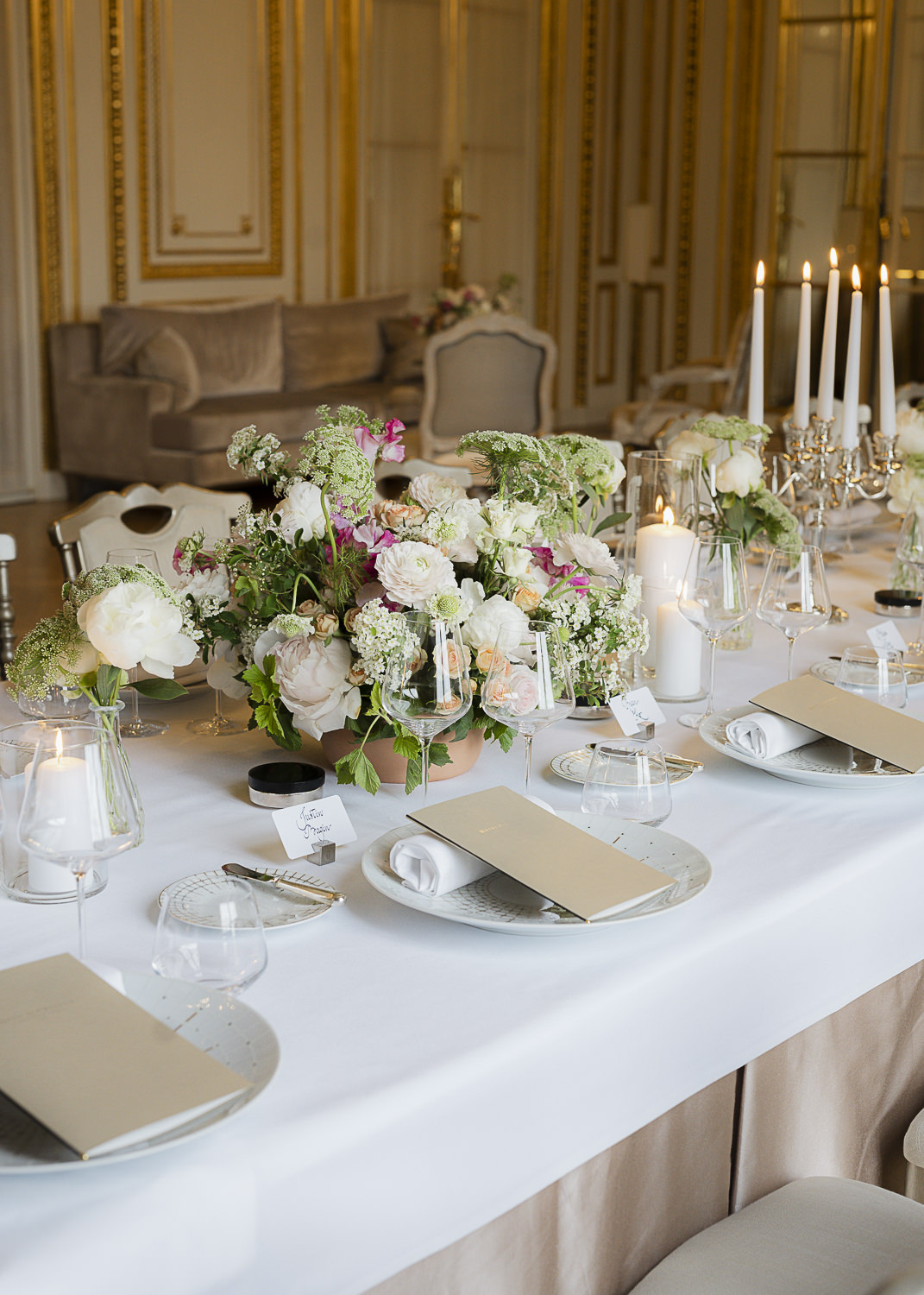 Intimate Wedding at Hotel de Crillon, Paris wedding Venue, Paris Wedding, Paris wedding Photographer, Intimate wedding Paris, small wedding paris,