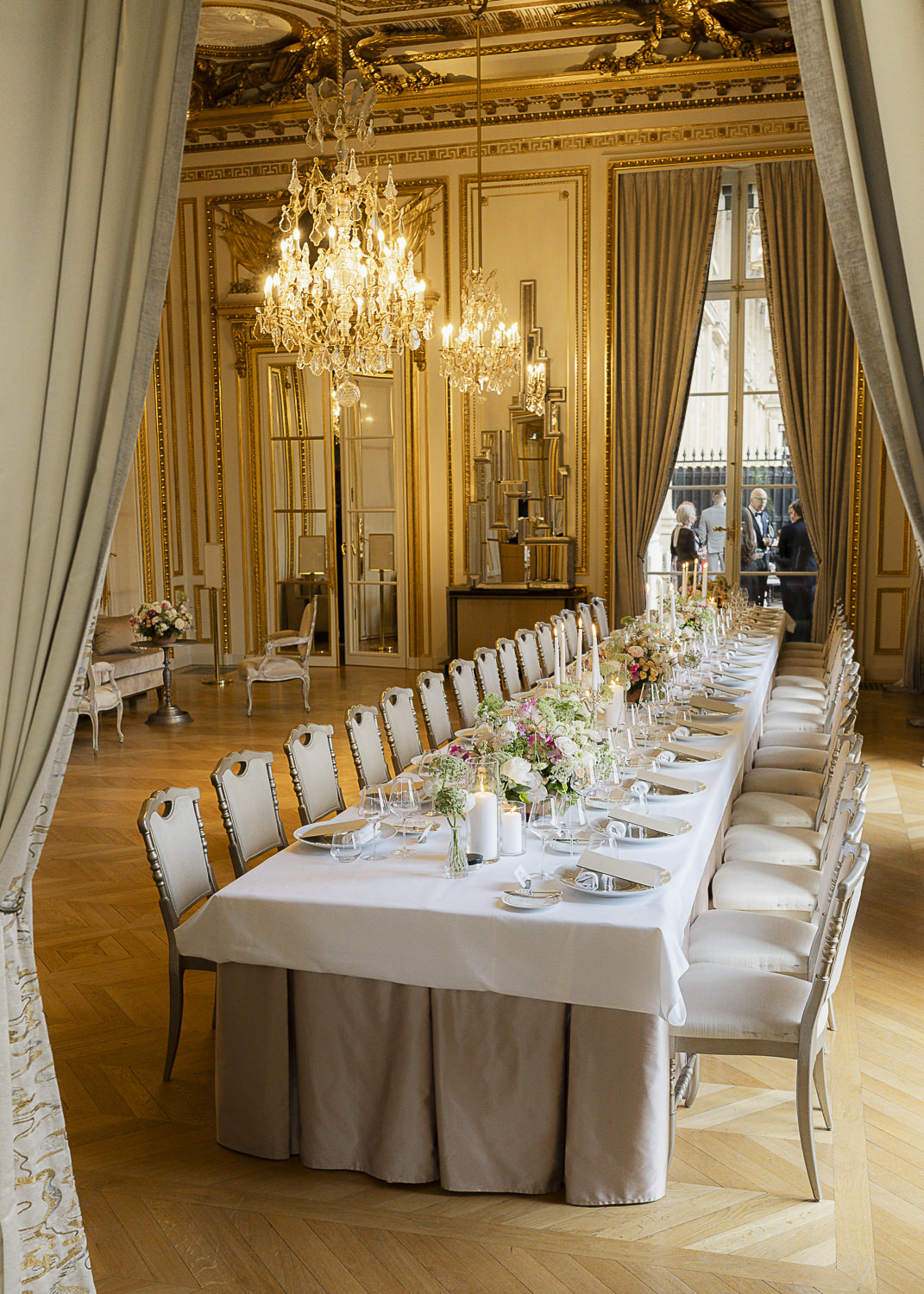 Intimate Wedding at Hotel de Crillon, Paris wedding Venue, Paris Wedding, Paris wedding Photographer, Intimate wedding Paris, small wedding paris,