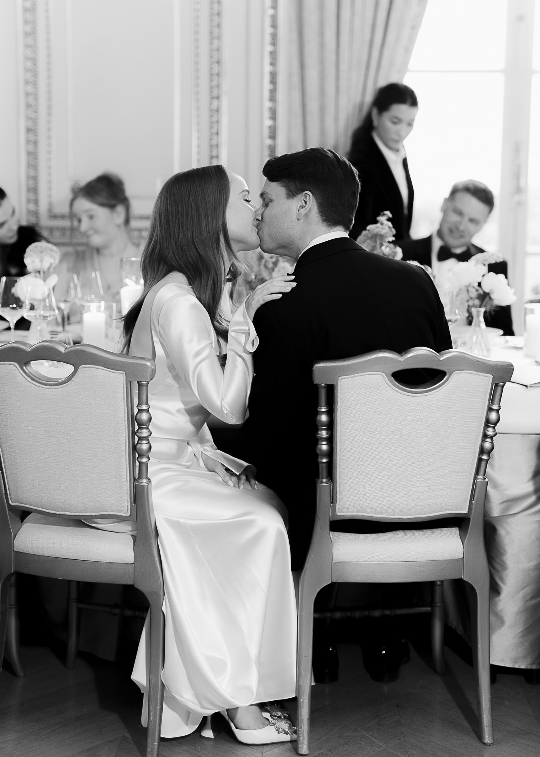 Intimate Wedding at Hotel de Crillon, Paris wedding Venue, Paris Wedding, Paris wedding Photographer, Intimate wedding Paris, small wedding paris,