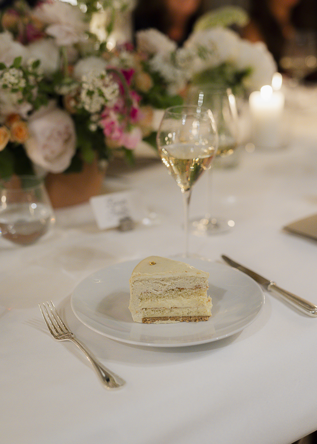 Intimate Wedding at Hotel de Crillon, Paris wedding Venue, Paris Wedding, Paris wedding Photographer, Intimate wedding Paris, small wedding paris,