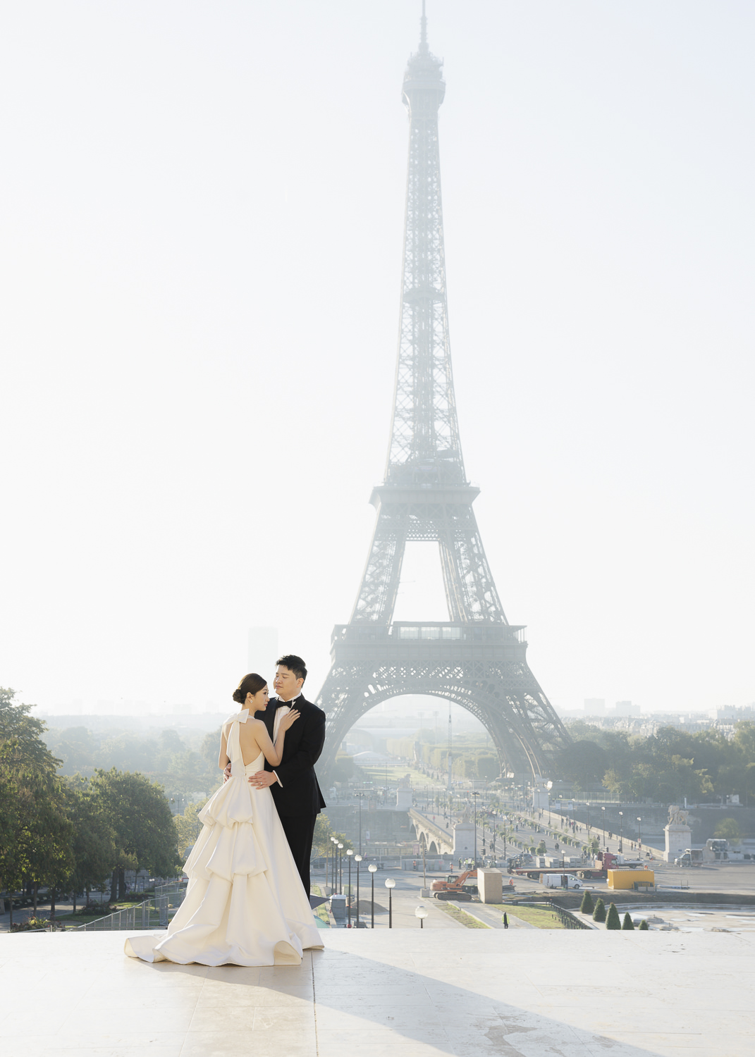 pre-wedding photoshoot in Paris, bride dress, Paris photographer, prewed paris, Paris photography locations, Paris wedding, photoshoot eiffel tower,