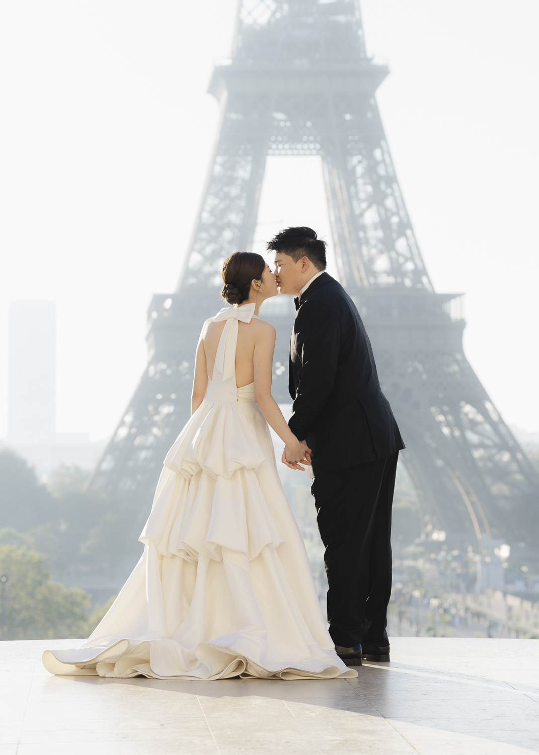 pre-wedding photoshoot in Paris, bride dress, Paris photographer, prewed paris, Paris photography locations, Paris wedding, photoshoot eiffel tower,