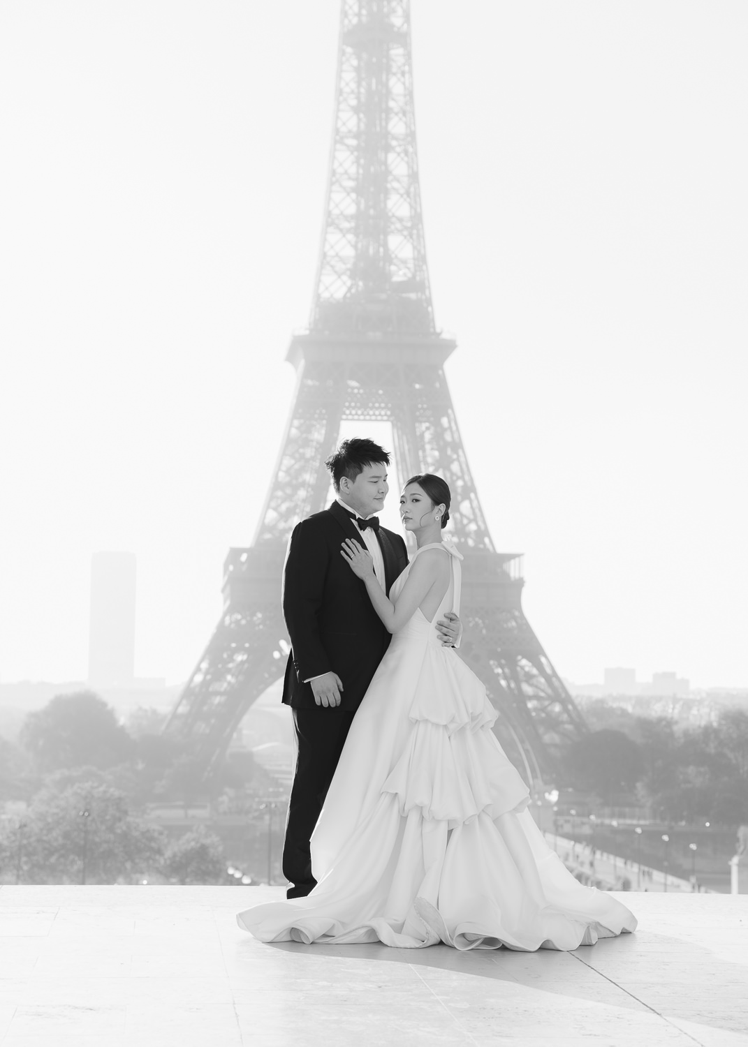 pre-wedding photoshoot in Paris, bride dress, Paris photographer, prewed paris, Paris photography locations, Paris wedding, photoshoot eiffel tower,