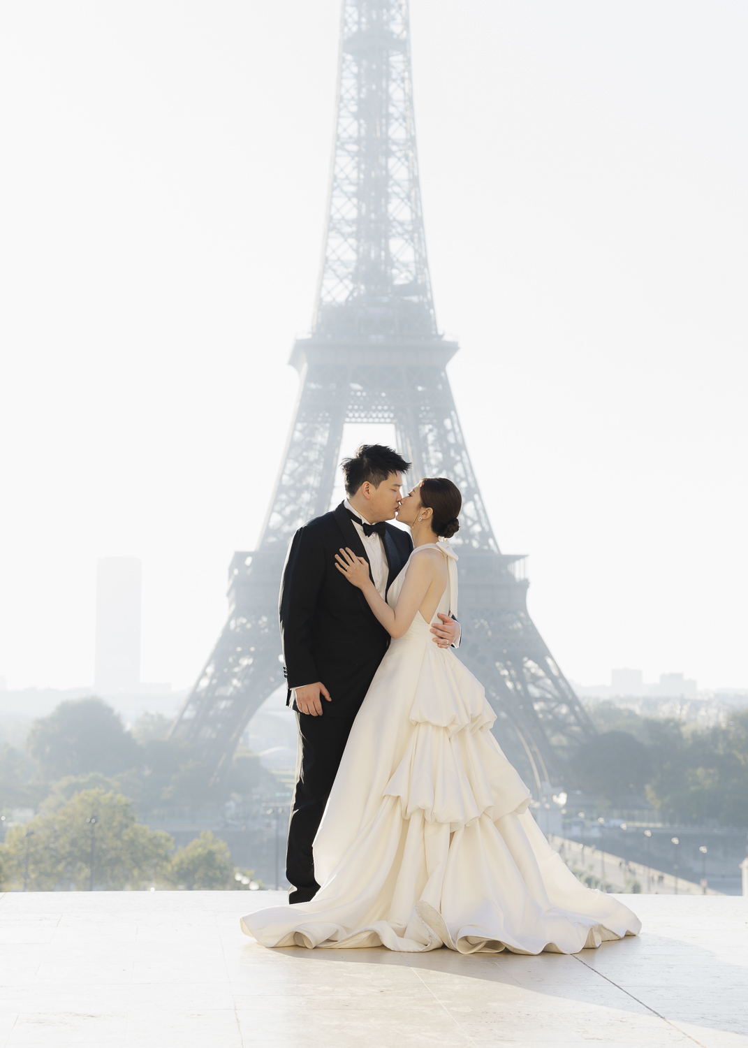 pre-wedding photoshoot in Paris, bride dress, Paris photographer, prewed paris, Paris photography locations, Paris wedding, photoshoot eiffel tower,