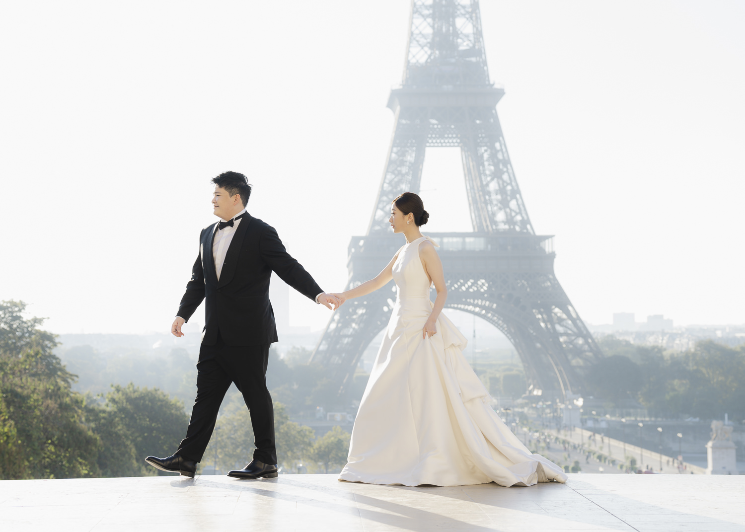 pre-wedding photoshoot in Paris, bride dress, Paris photographer, prewed paris, Paris photography locations, Paris wedding, photoshoot eiffel tower,