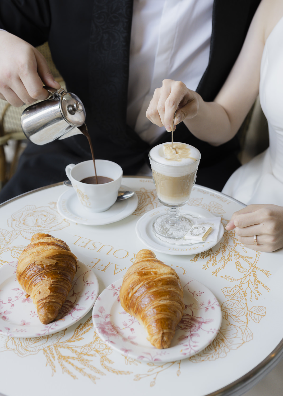 pre-wedding photoshoot in Paris, Paris photographer, prewed paris, Paris photography locations, Paris wedding, photoshoot, Paris cafe,