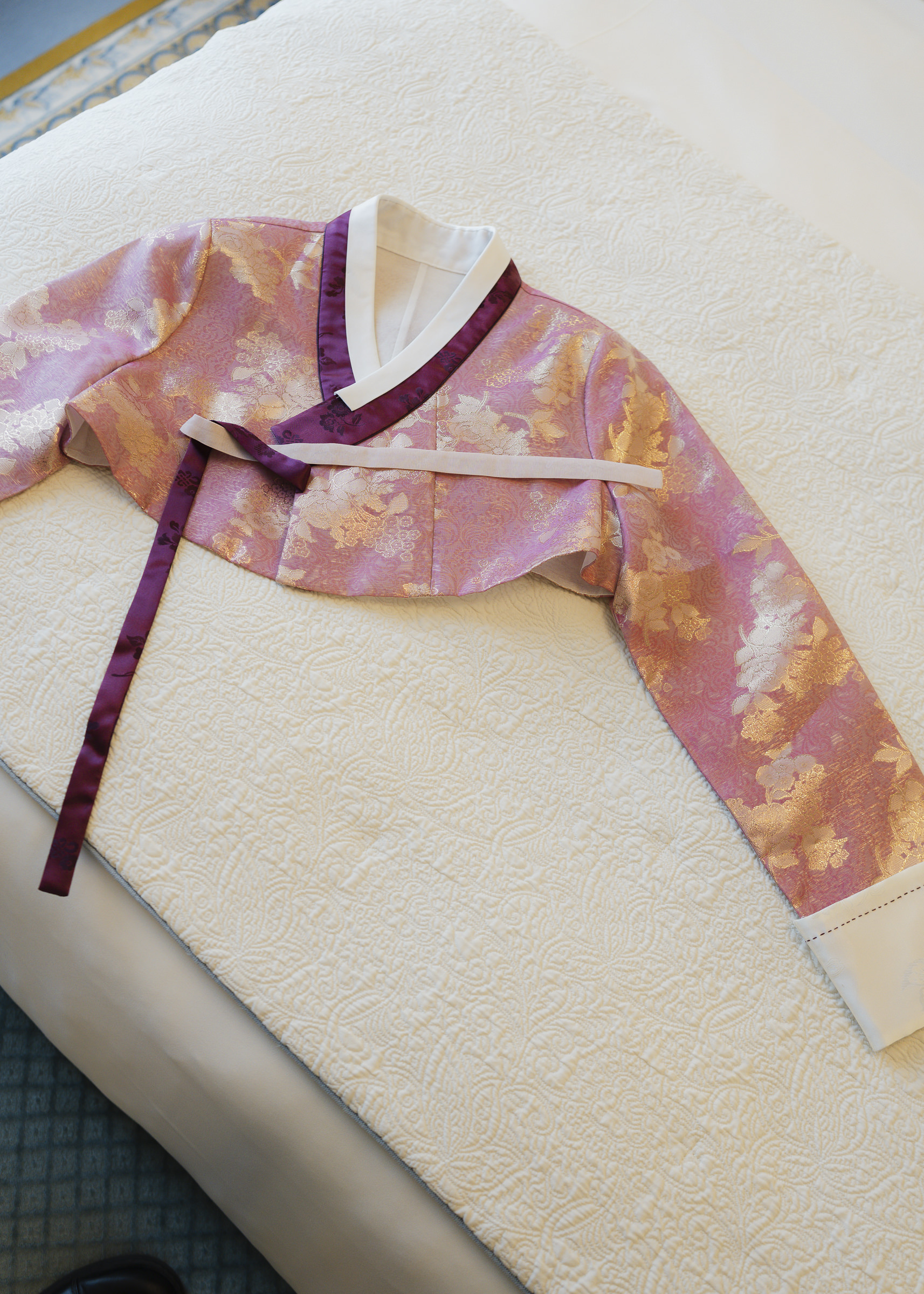 Elegant bridal accessories for an autumn wedding in Paris