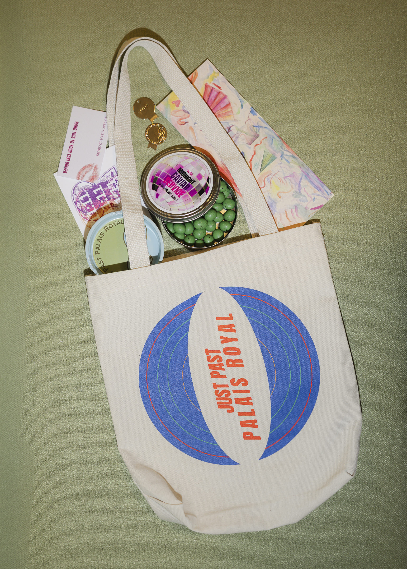 Guest arrival gifts for a intimate wedding in Paris 