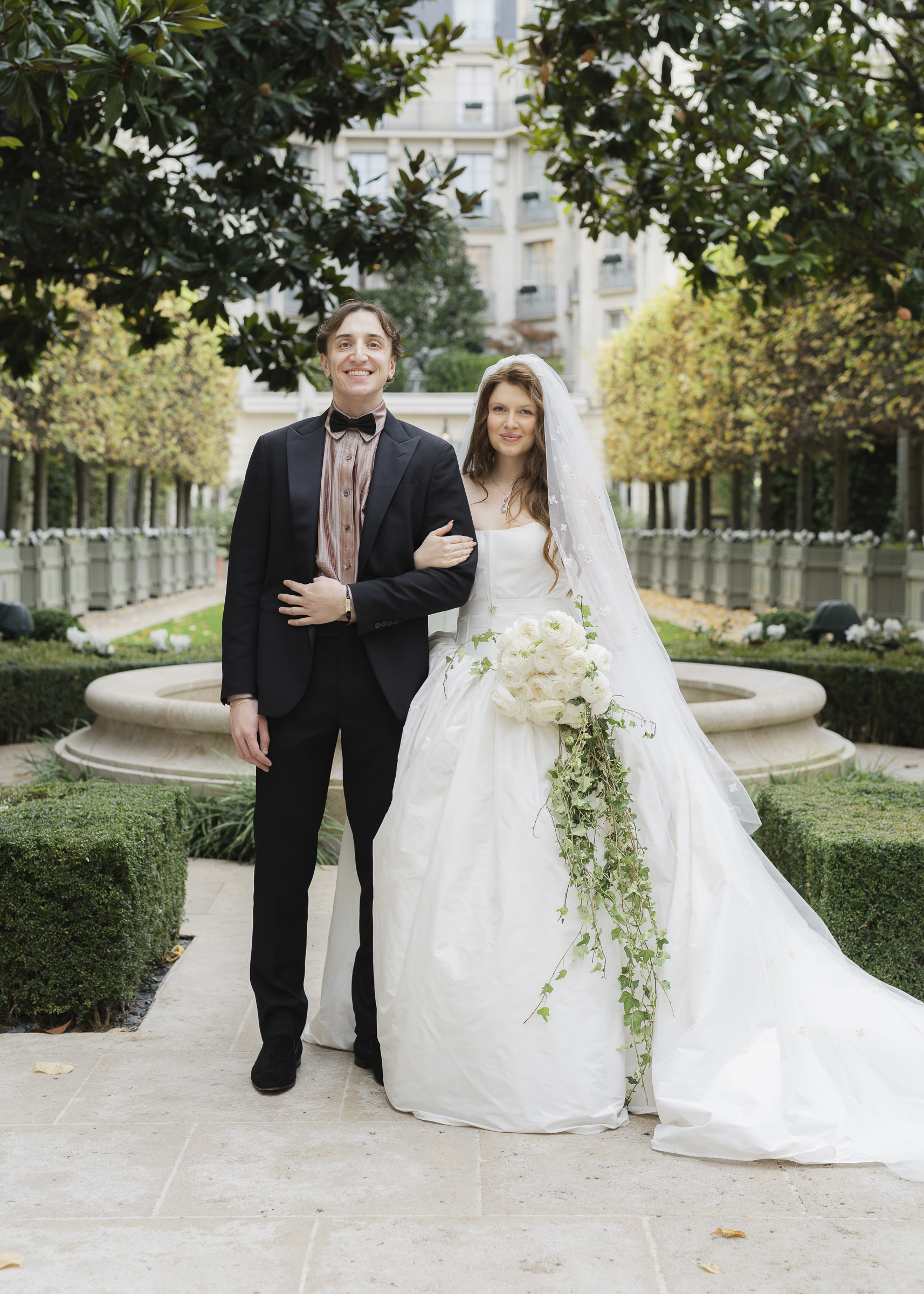 Elegant autumn wedding portrait captured in Paris