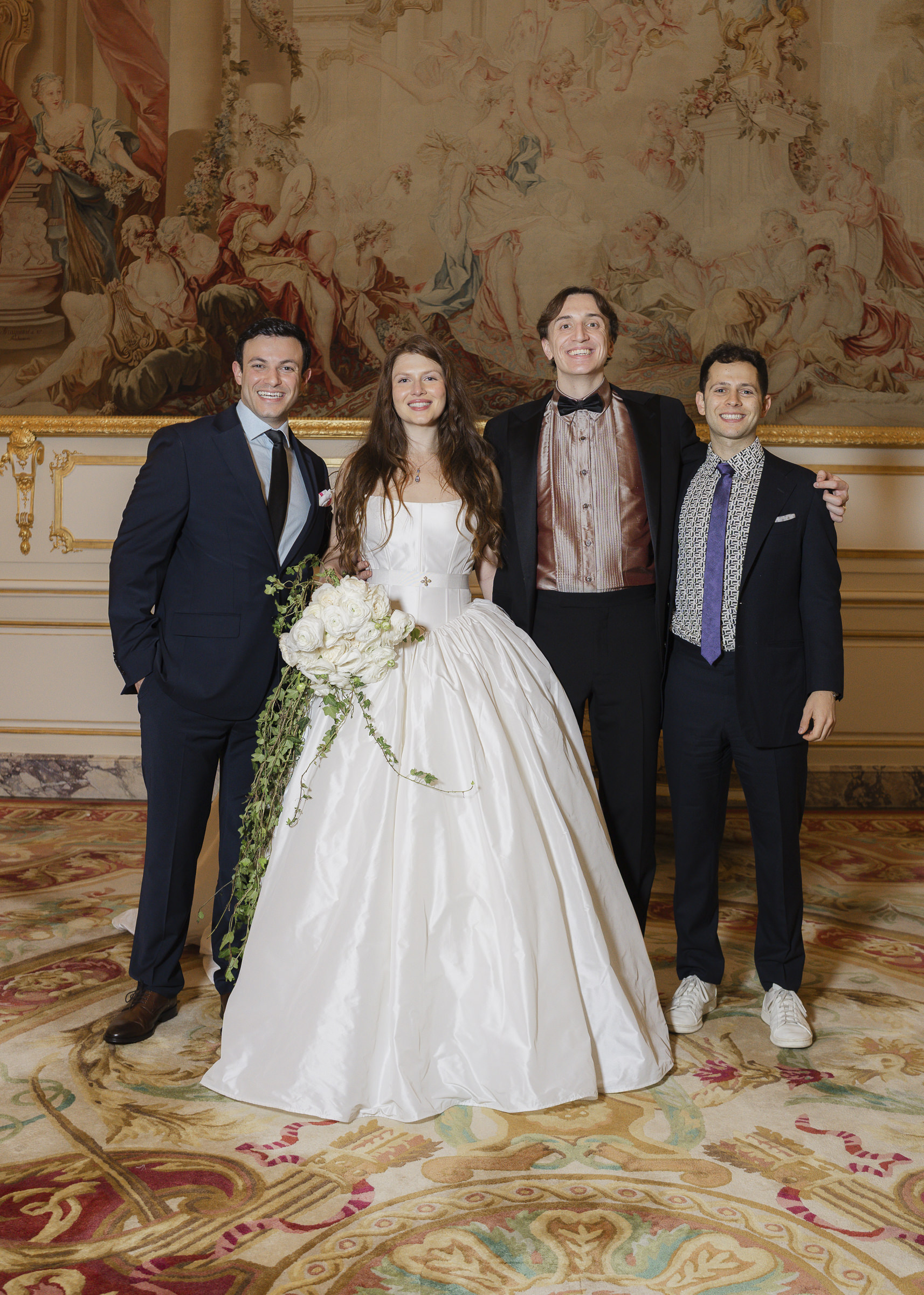 Official family portraits during an intimate autumn wedding in Paris
