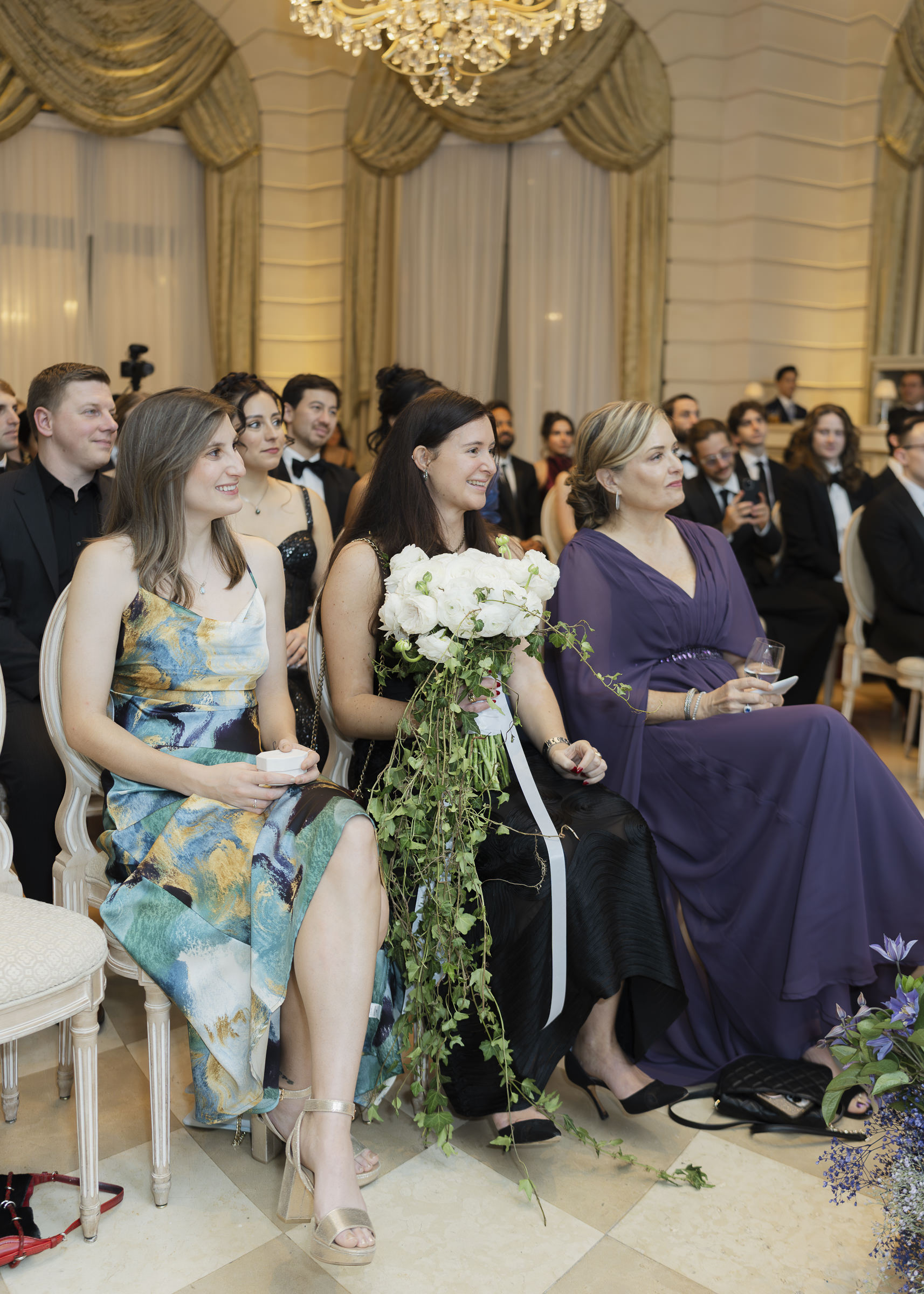 Intimate autumn wedding ceremony in the Ritz Paris Salon Été