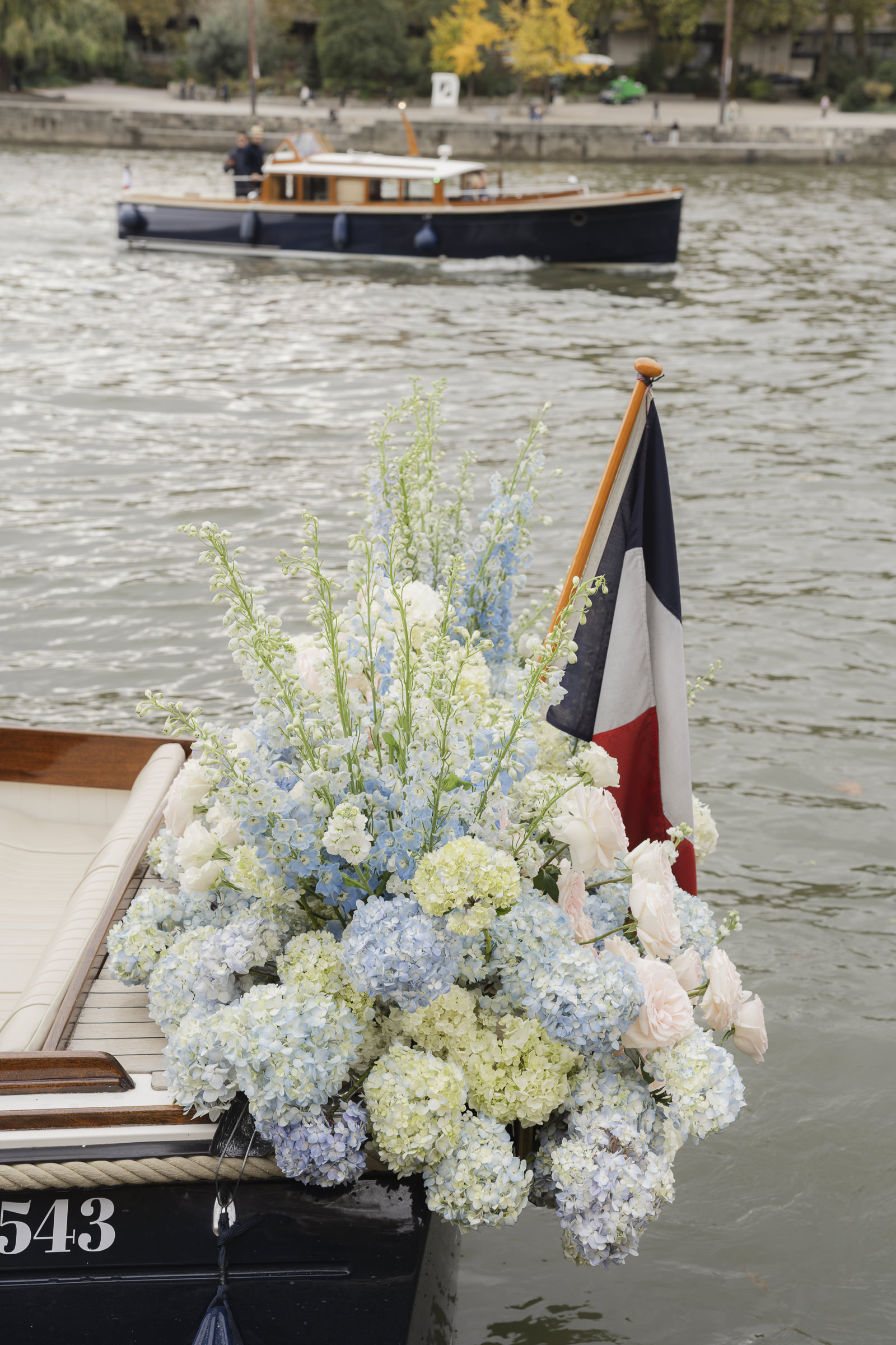 luxury paris wedding boat decor, speed boat wedding tour,