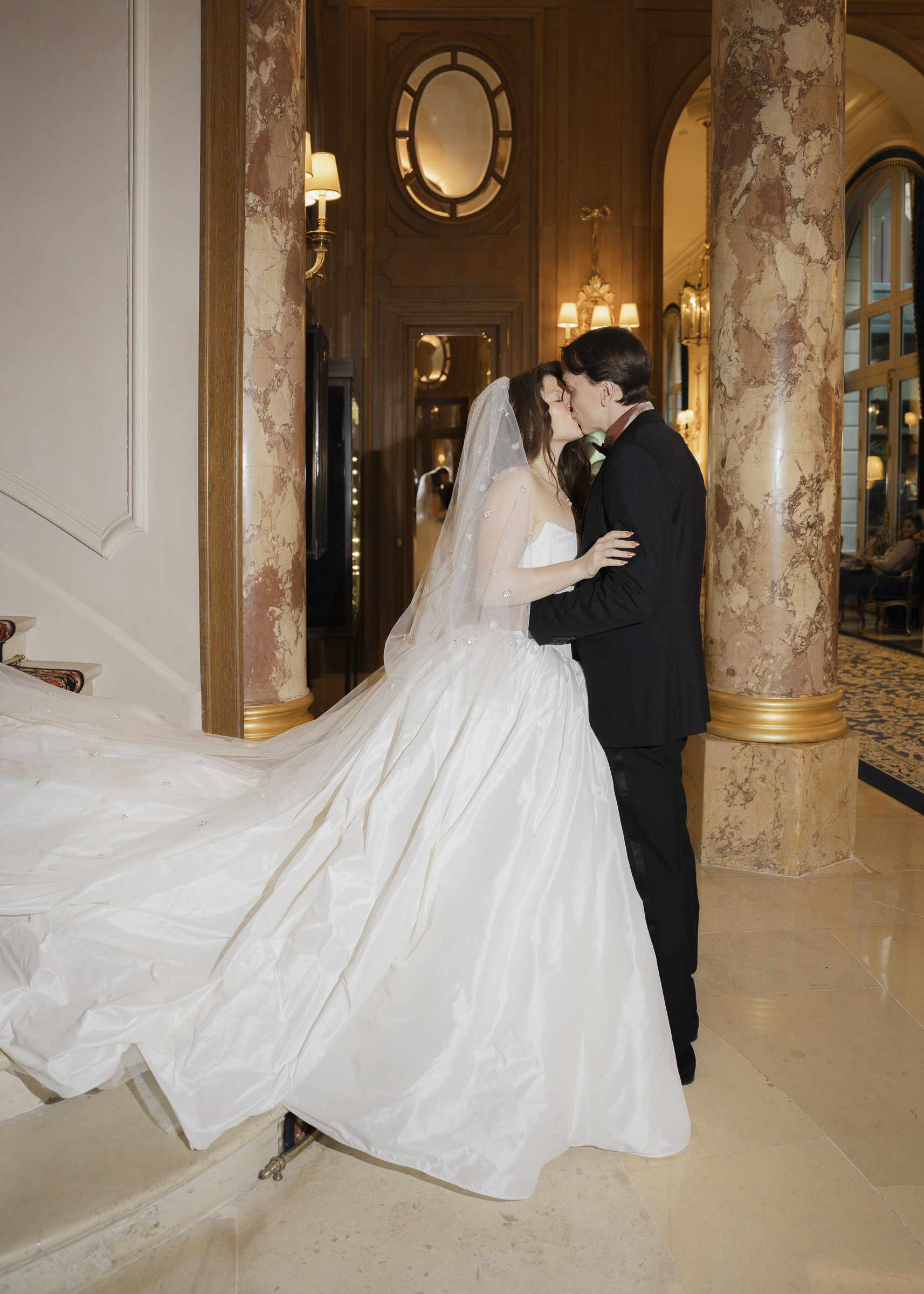 Couple embracing during their first look in Paris