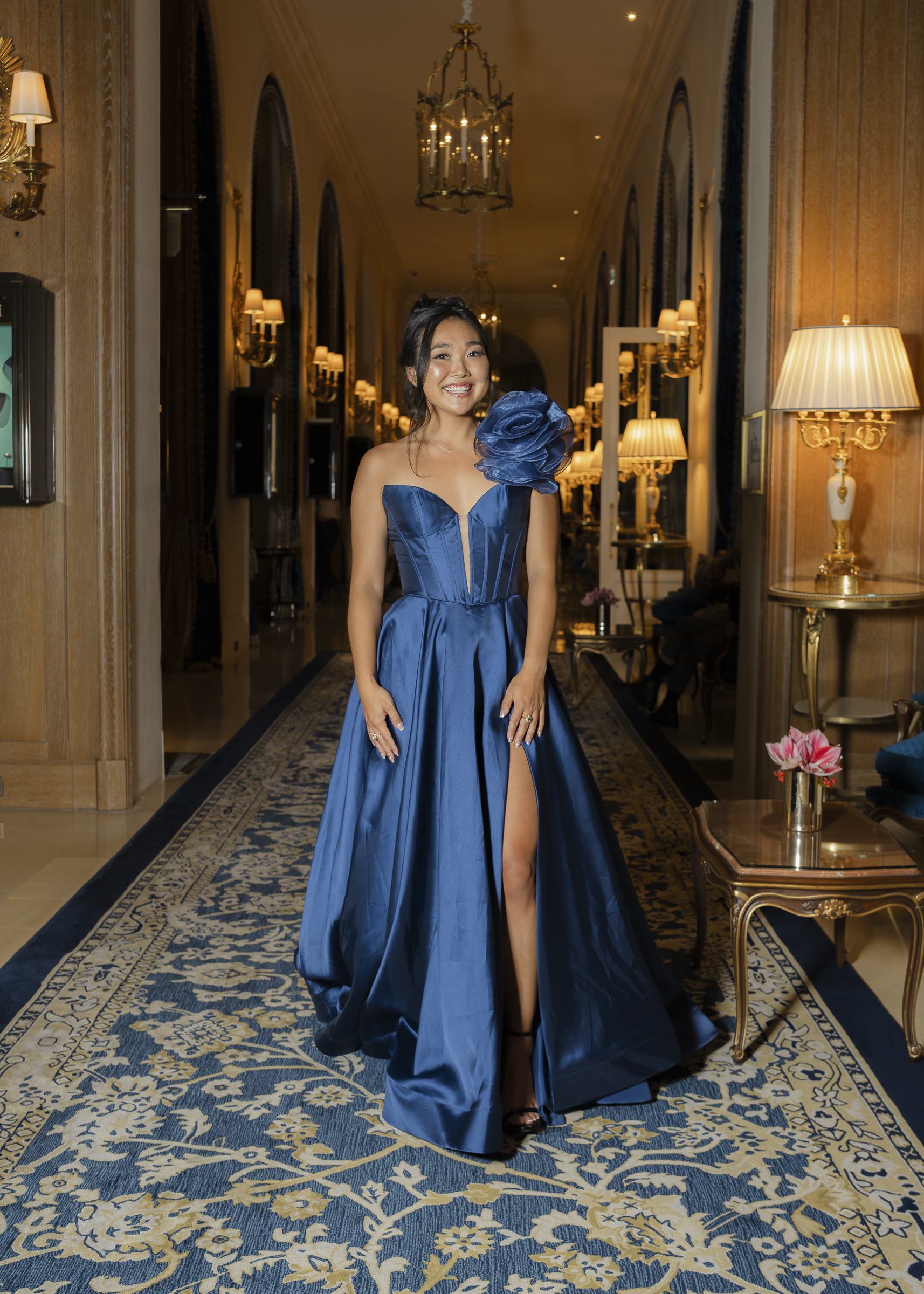 Relaxed guest portraits captured during dinner at an autumn wedding in Paris