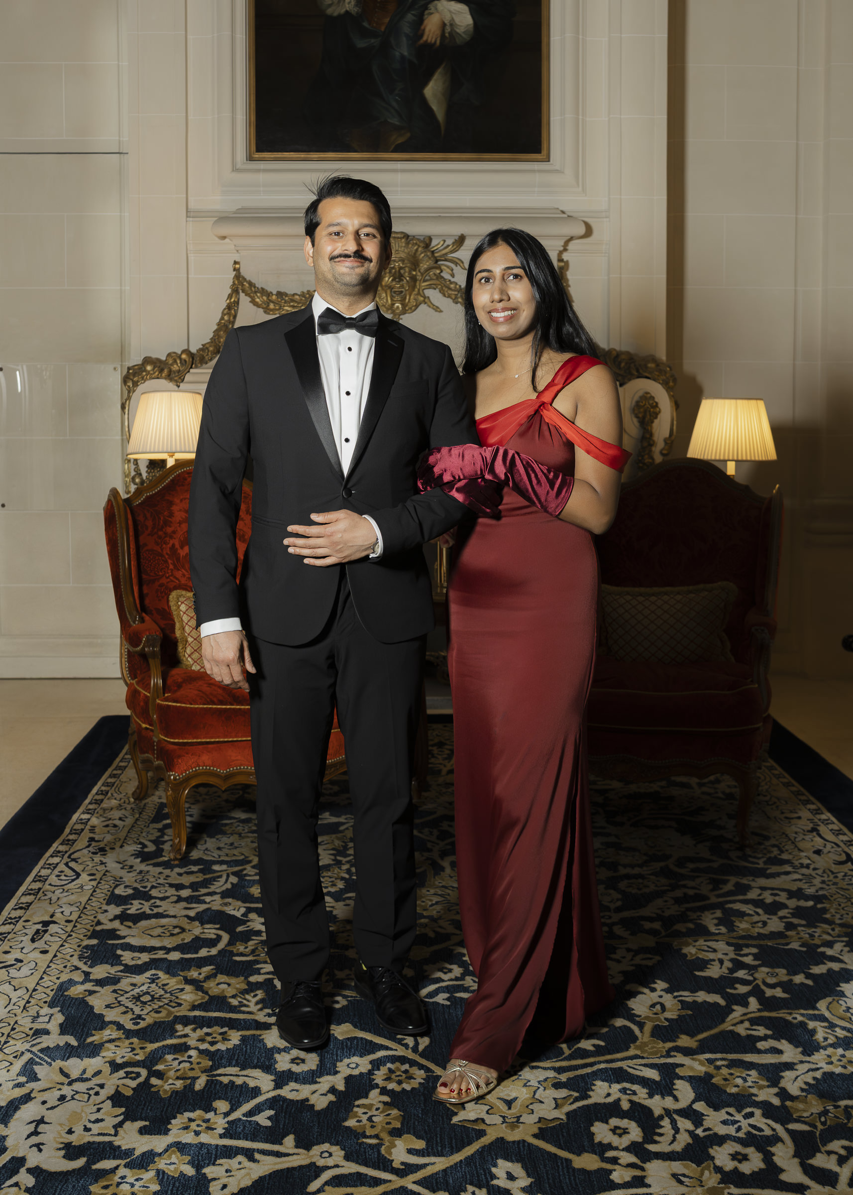 Relaxed guest portraits captured during dinner at an autumn wedding in Paris