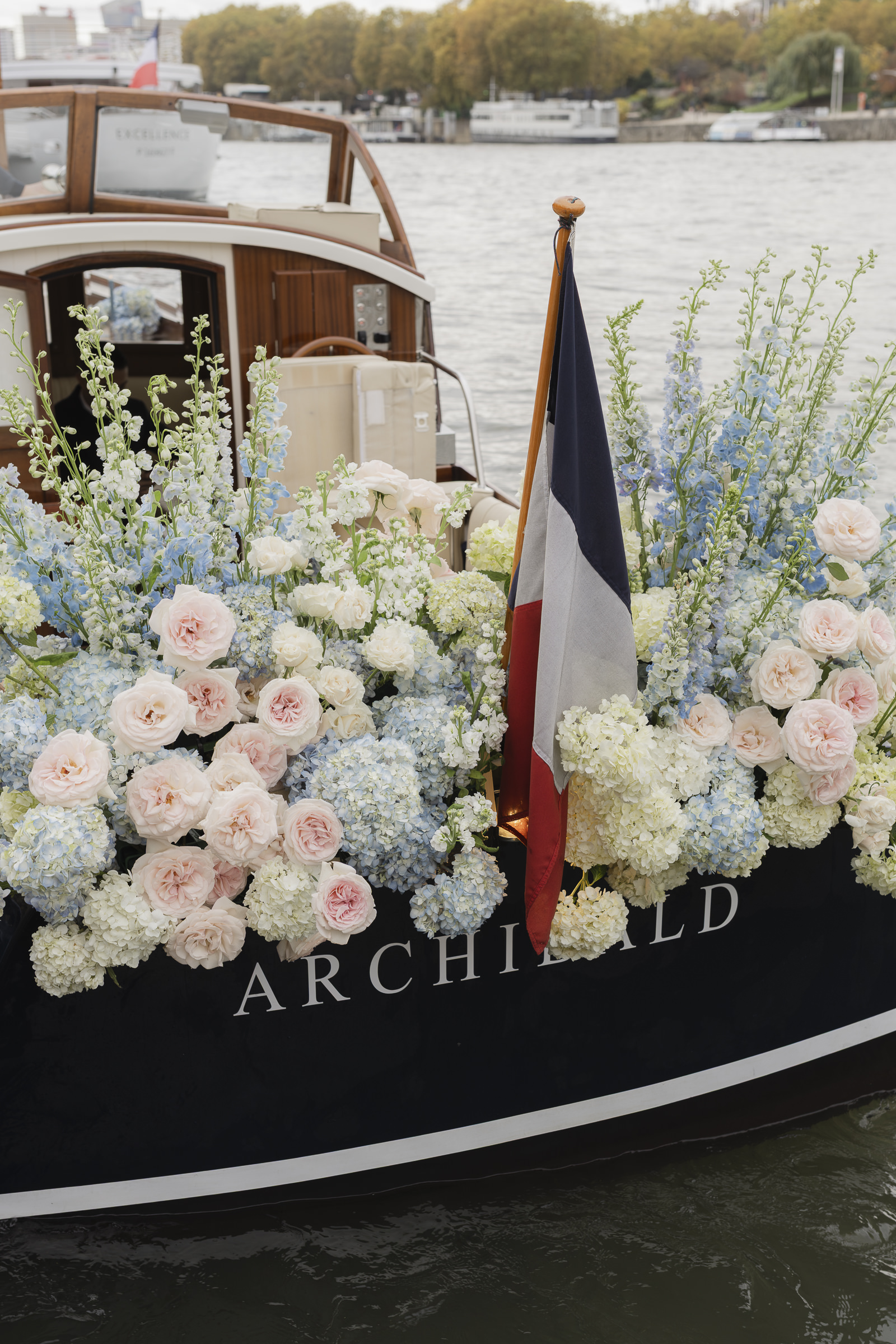 luxury paris wedding boat decor, speed boat wedding tour,