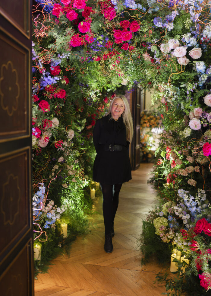 Your wedding Photographer Claire Morris, hotel d'evreux floral tunnel paris wedding