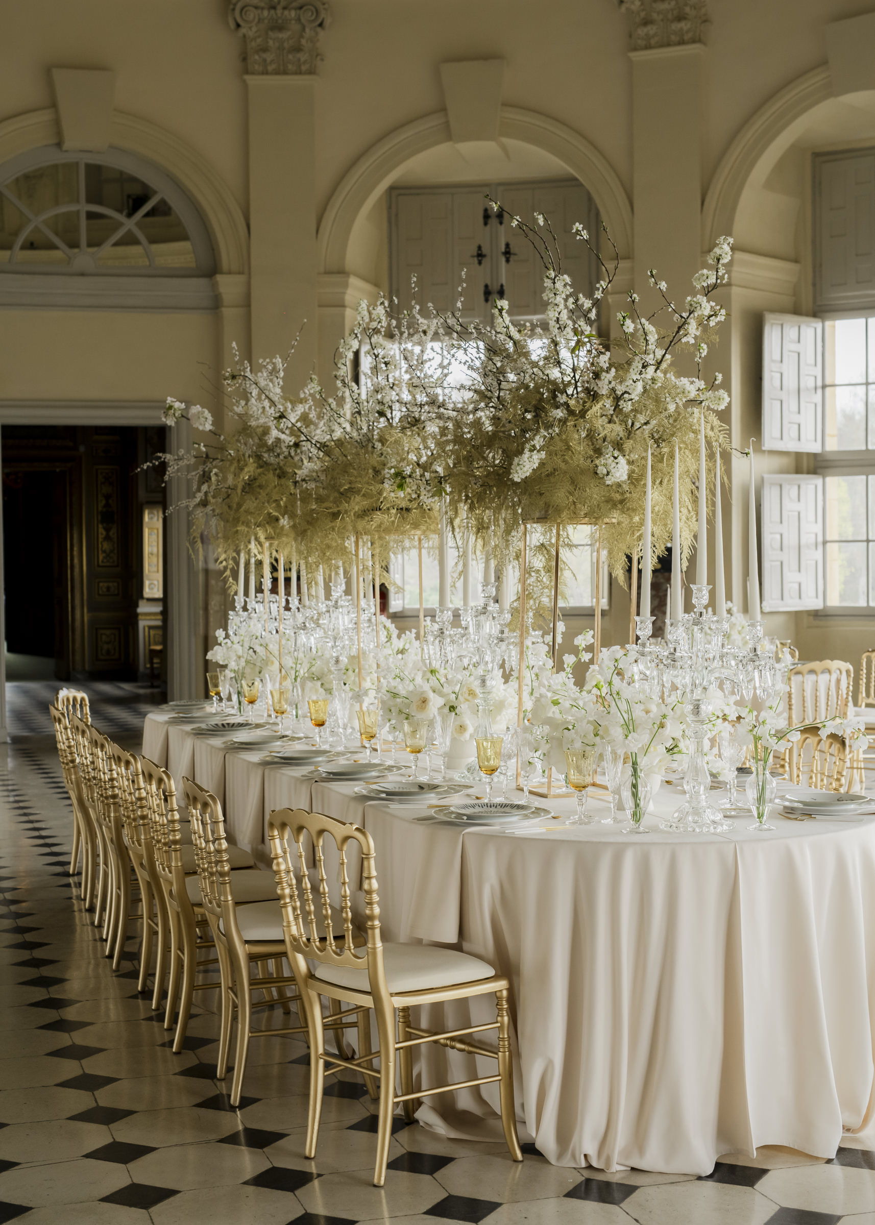 Fine dining wedding table styled with modern florals and elegant tableware at Château de Vaux-le-Vicomte